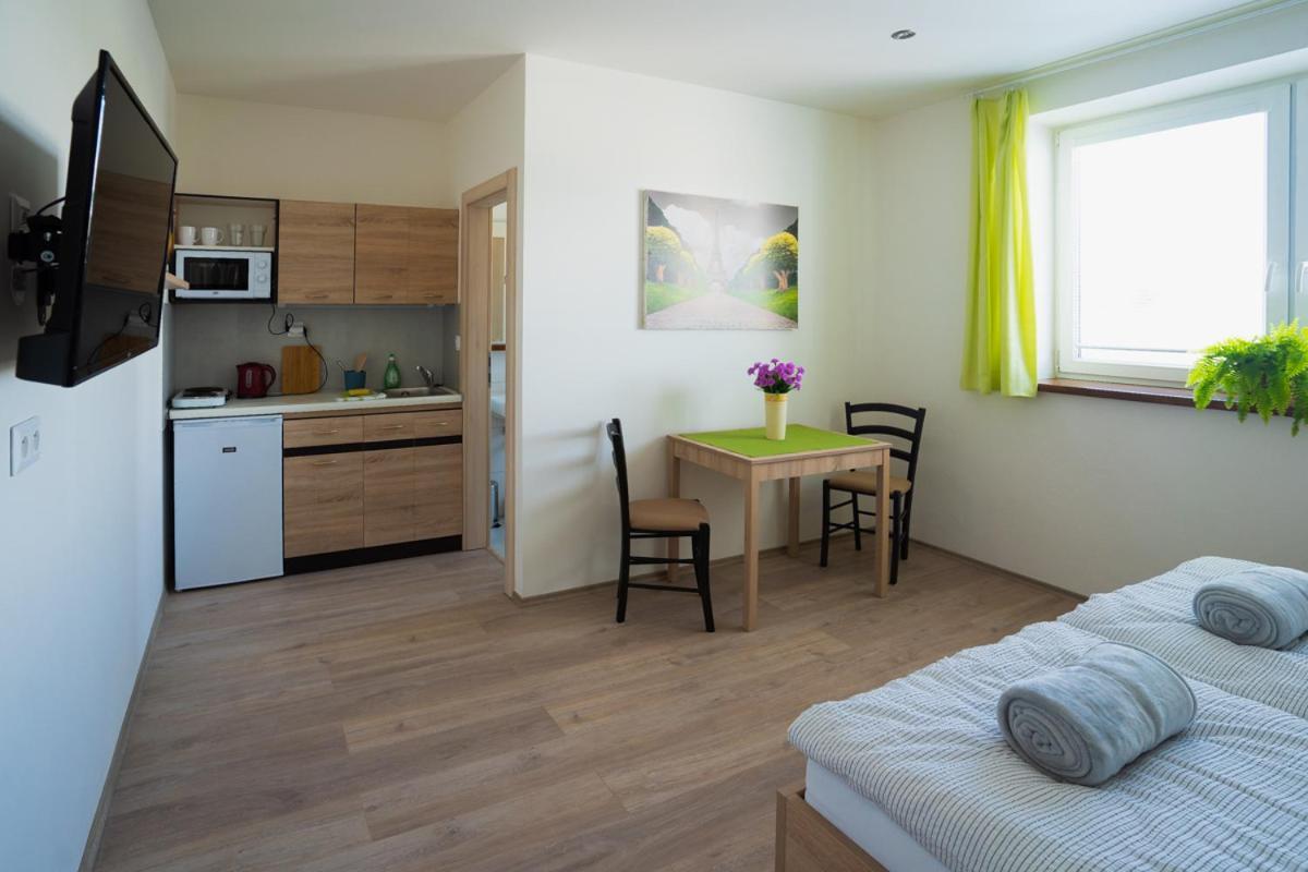 Apartmany Pokoj Zvolen Buitenkant foto
