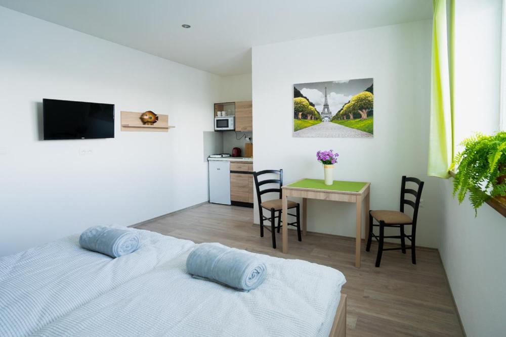 Apartmany Pokoj Zvolen Buitenkant foto